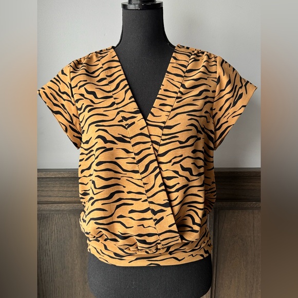 Nine West Tops - Nine West Dolman Surplice Tiger Print V-Neck Top small